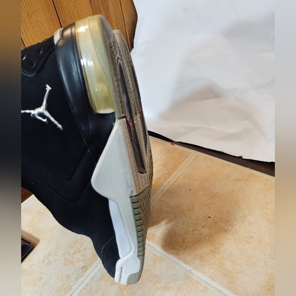 Jordan shoes size 6y - Picture 3 of 6